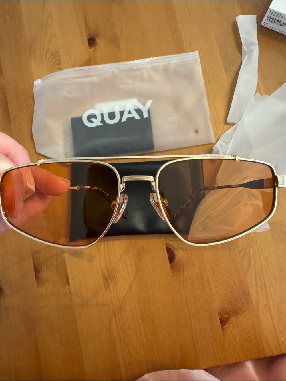 NWT! QUAY Unisex Pit Stop Gold Aviator Sunglasses